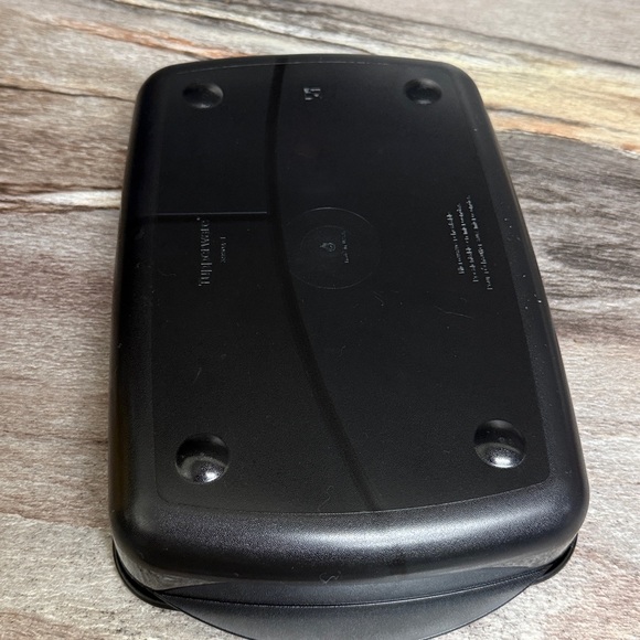 Tupperware Rock n Serve Container - Picture 4 of 6